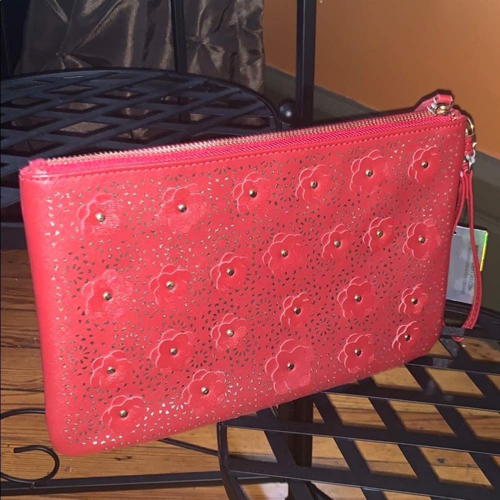 NWT RED ROSE 🌹 PETAL CLUTCH/WRIST